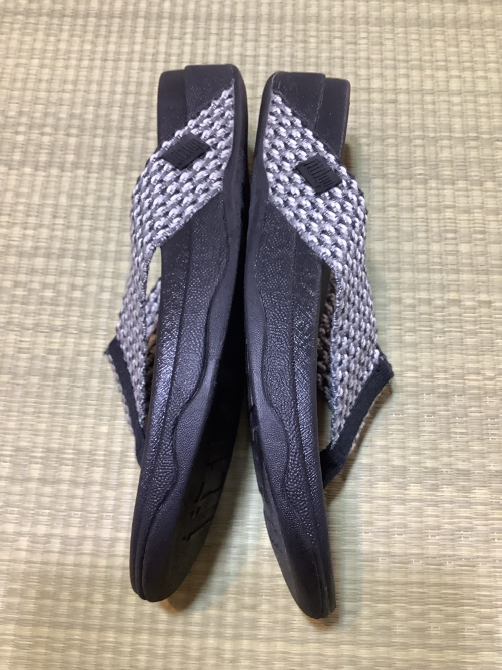FitFlop Surfa Black Flip Flop Sandals with Grey Woven Straps - Picture 4 of 9